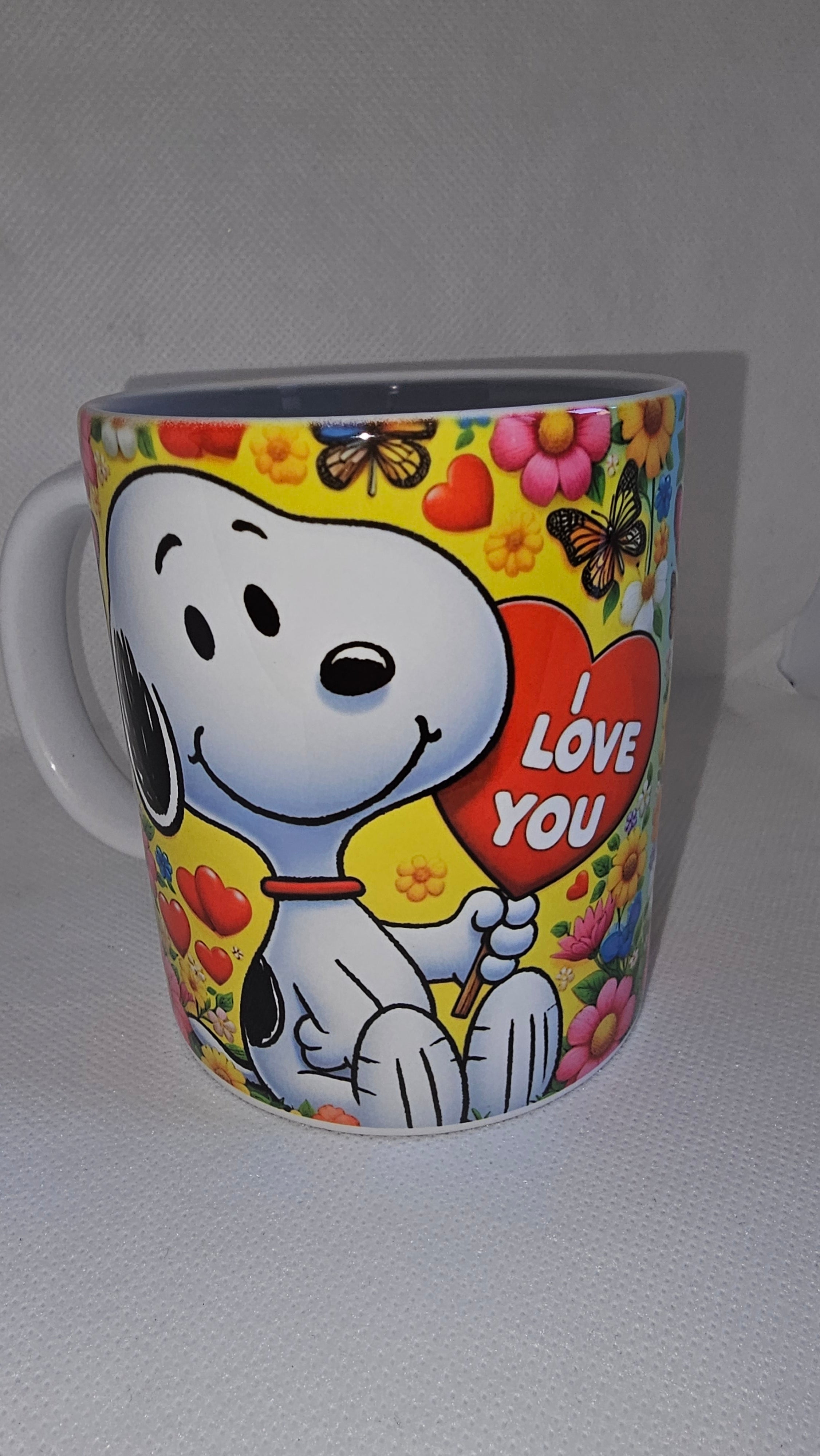 Snoopy says "i love you" mug. Perfect as a gift for valentines day, birthday or any occasion. 