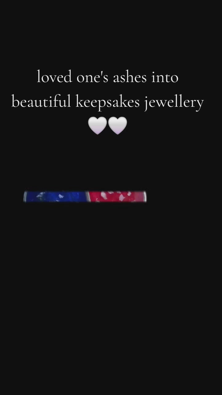 Beautiful heart keepsake charm to keep a loved one's ashes in, and keep them close with you wherever you go 🤍