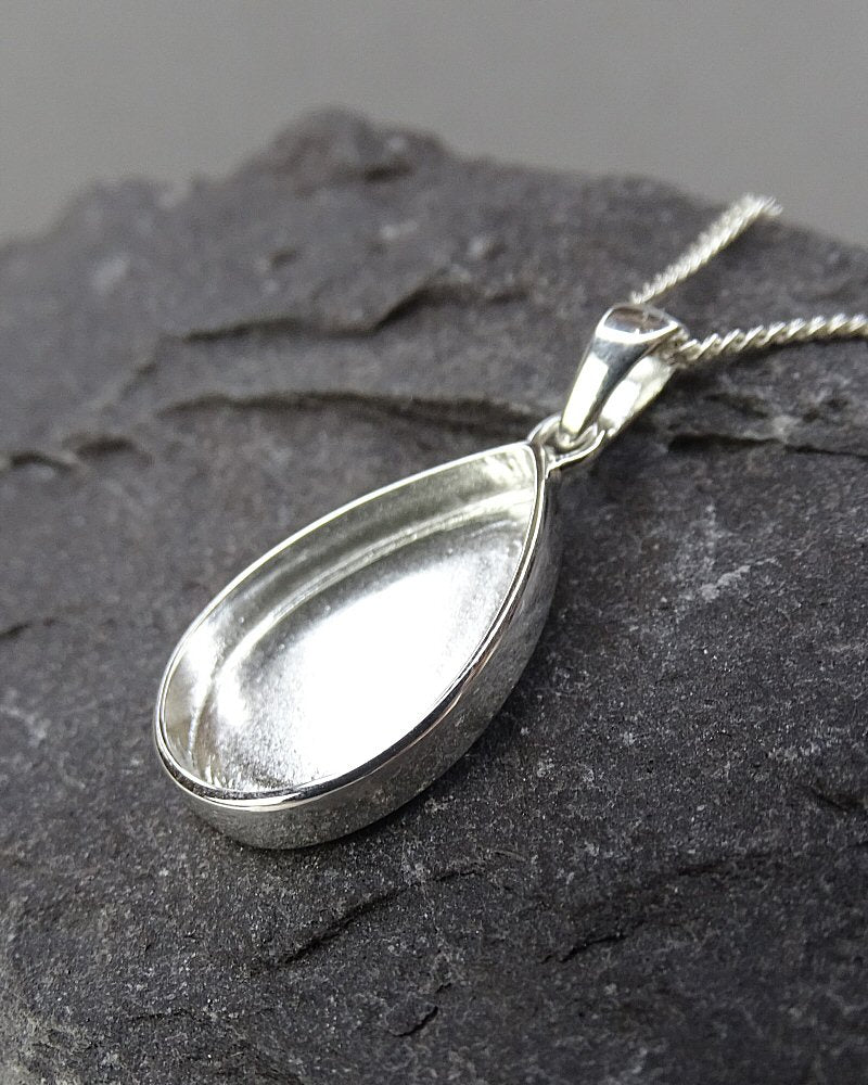 Pear drop pendant 16x11