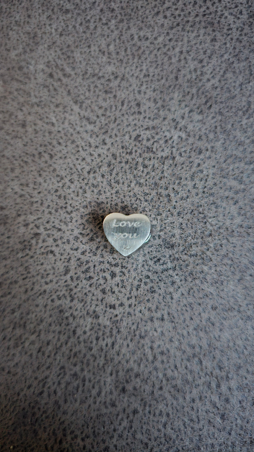 Heart shaped charm to keep a piece of your loved one with you wherever you go 🤍