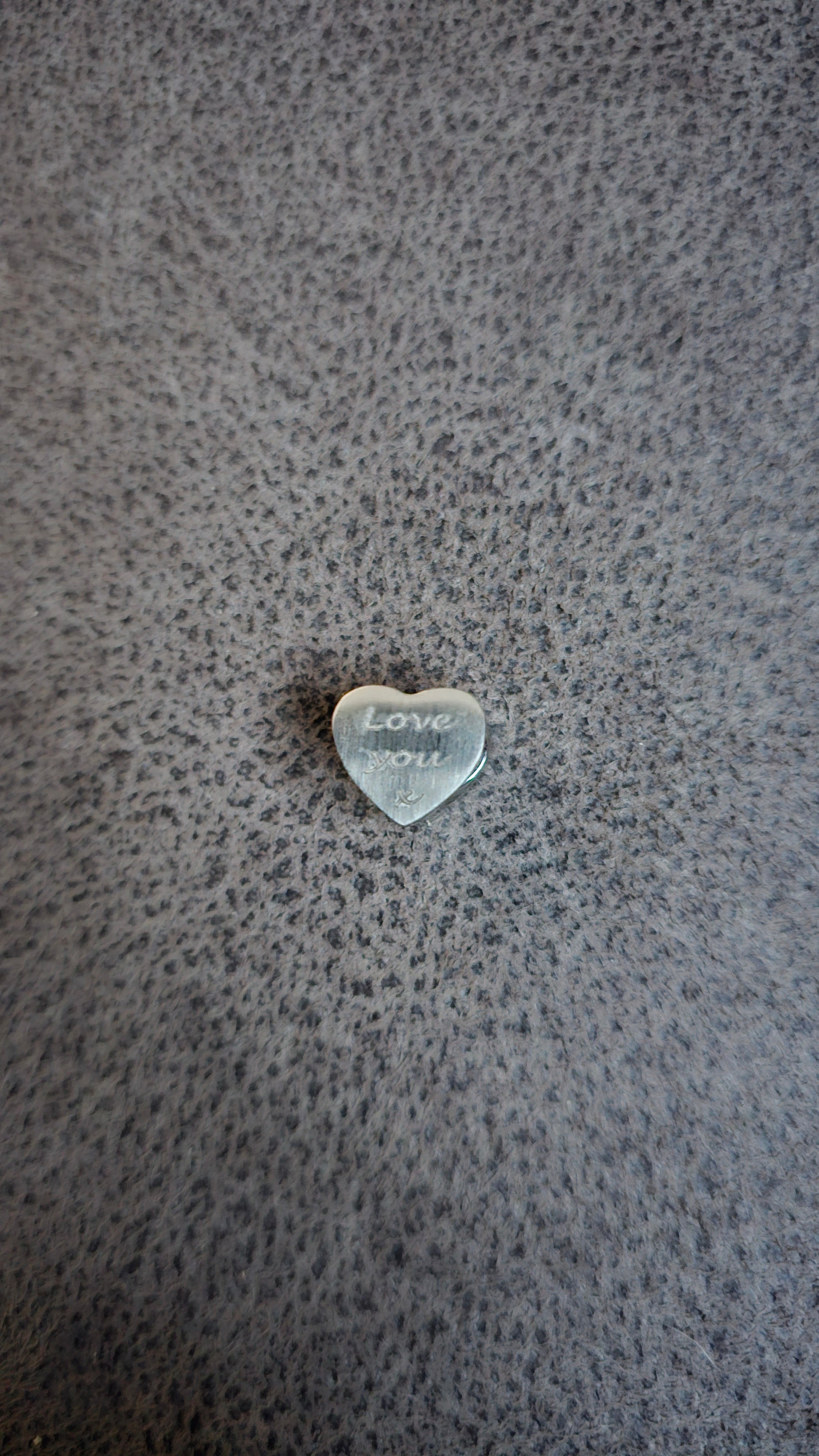 Heart shaped charm to keep a piece of your loved one with you wherever you go 🤍