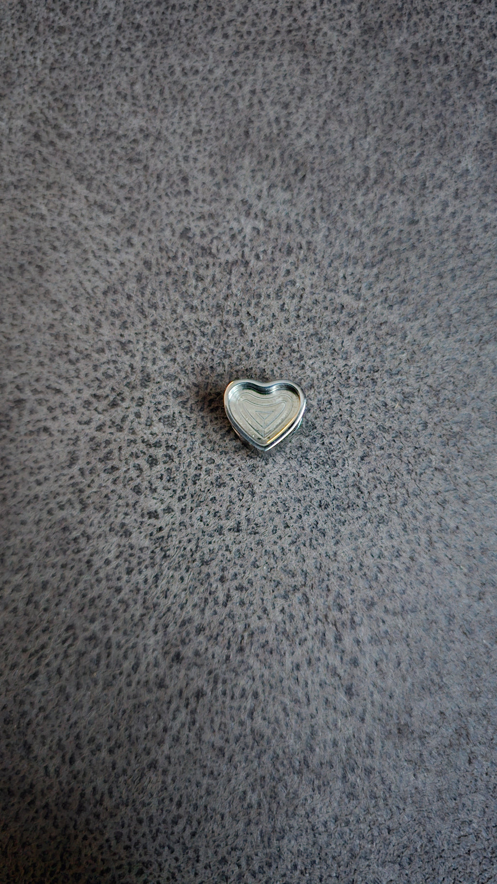 Heart shaped charm to keep a piece of your loved one with you wherever you go 🤍